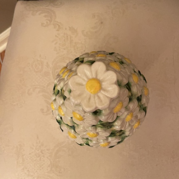 Vintage Italian floral art pottery daisy tree, basket weave pattern on base, EUC - Picture 3 of 9